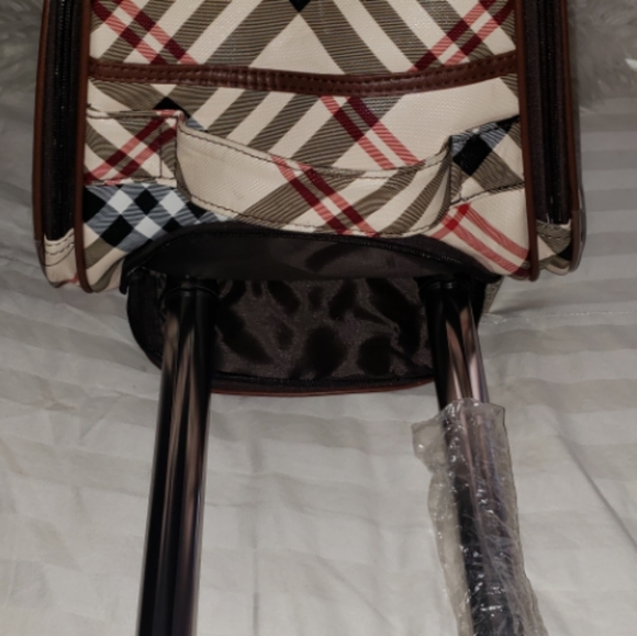 Beautiful Rolling Luggage for Carry-Ons - Picture 14 of 14